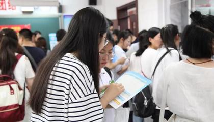 學(xué)校解碼招生計(jì)劃，高校招辦現(xiàn)場指導(dǎo)——大連市第三十六中學(xué)舉辦高校招生咨詢大會(huì)