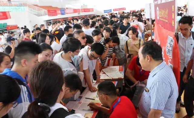 寶應(yīng)高考再創(chuàng)佳績(jī)，招生咨詢會(huì)牽動(dòng)人心——中高考志愿填報(bào)咨詢關(guān)鍵指南